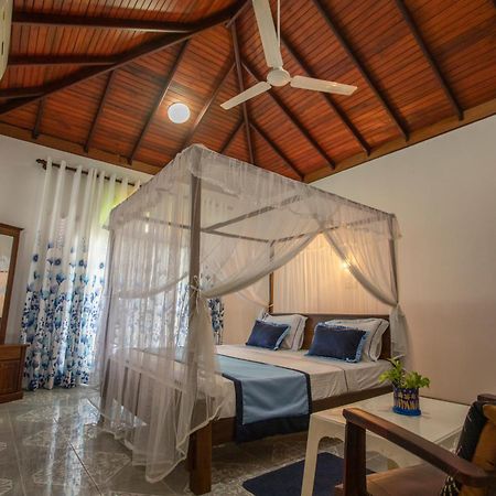 Three Shades Bed & Breakfast กอลล์ ภายนอก รูปภาพ