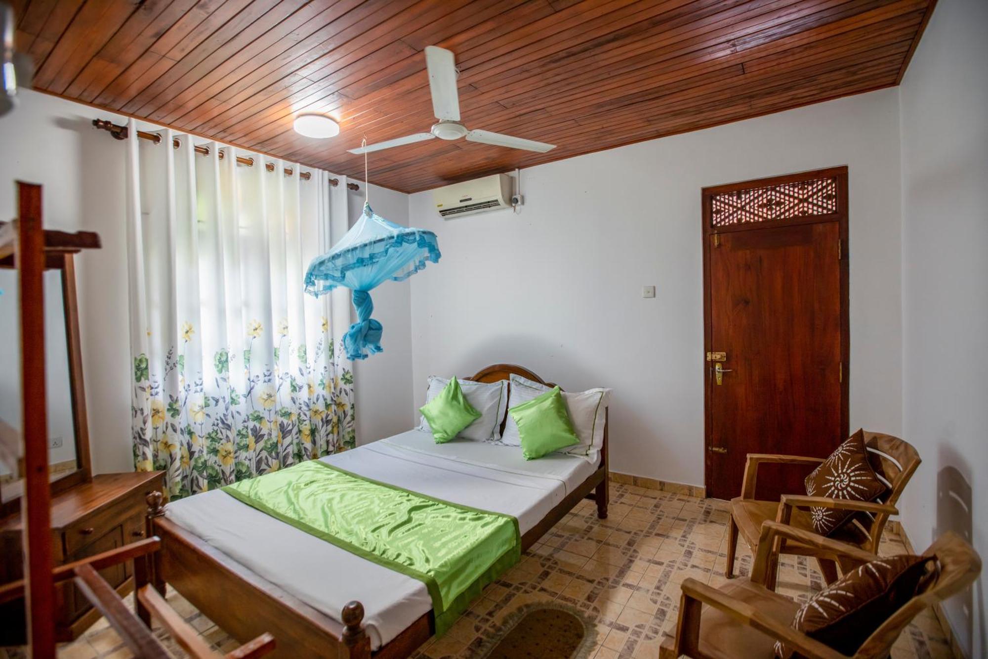Three Shades Bed & Breakfast กอลล์ ภายนอก รูปภาพ