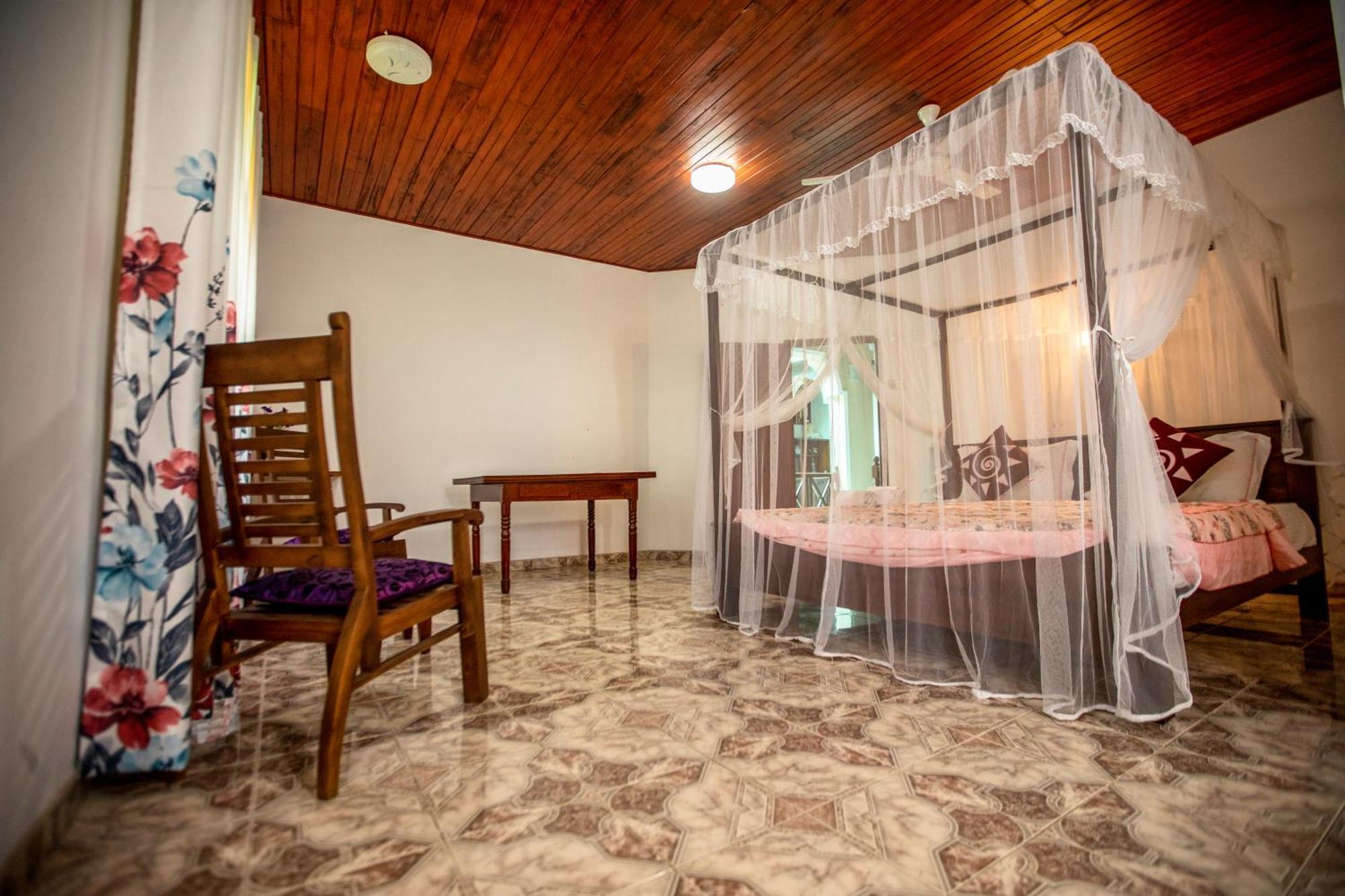 Three Shades Bed & Breakfast กอลล์ ภายนอก รูปภาพ
