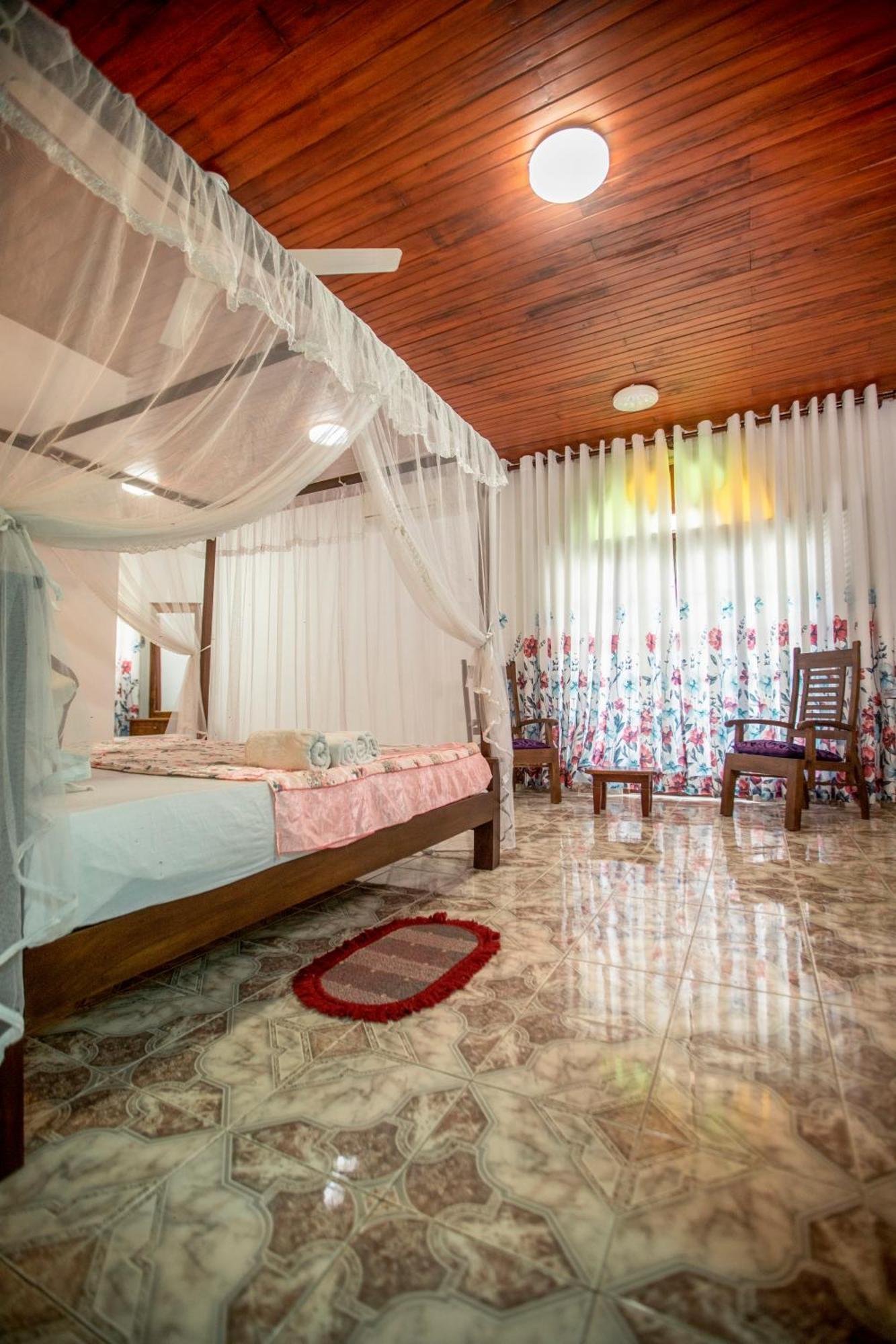 Three Shades Bed & Breakfast กอลล์ ภายนอก รูปภาพ