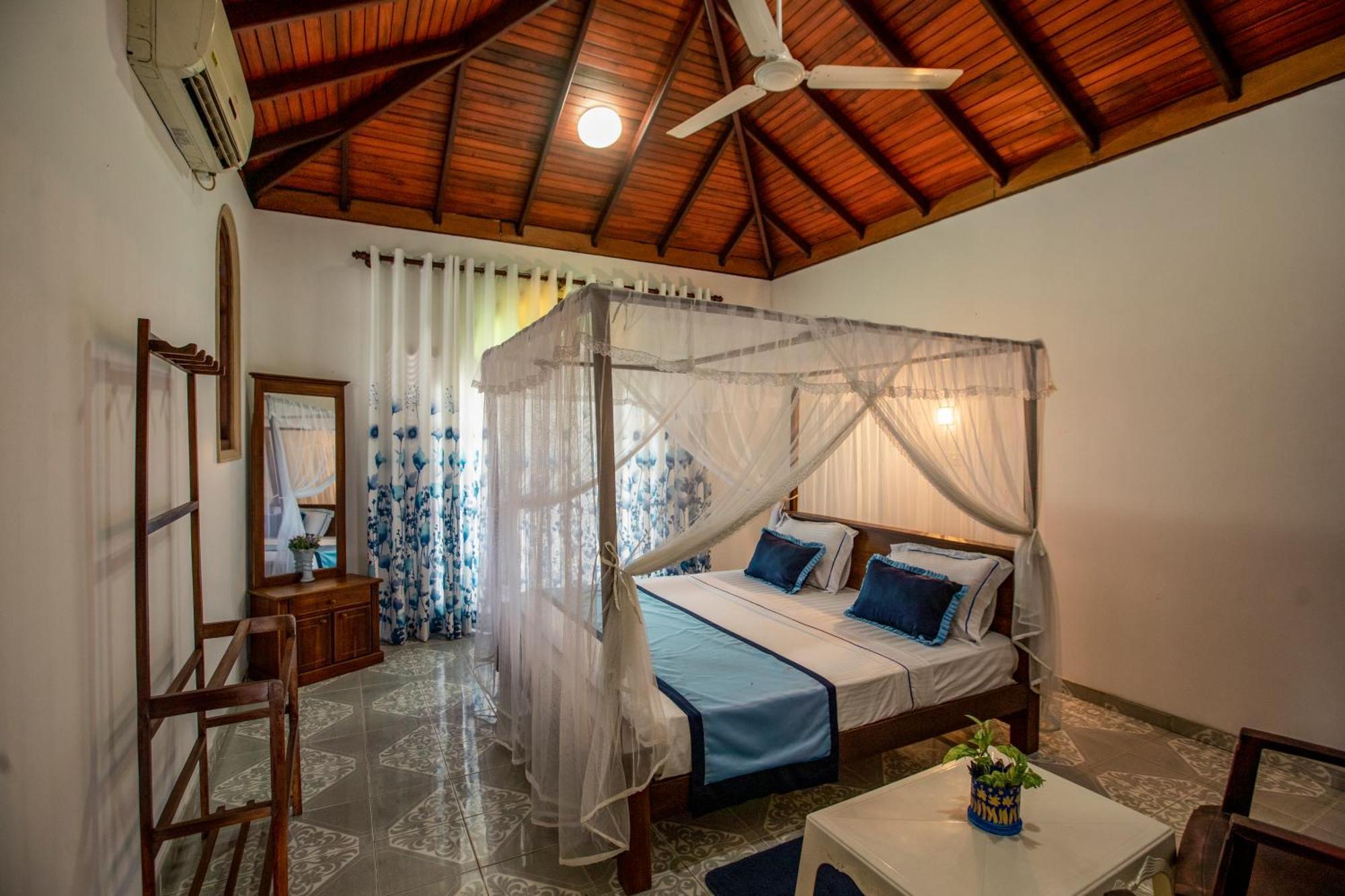 Three Shades Bed & Breakfast กอลล์ ภายนอก รูปภาพ