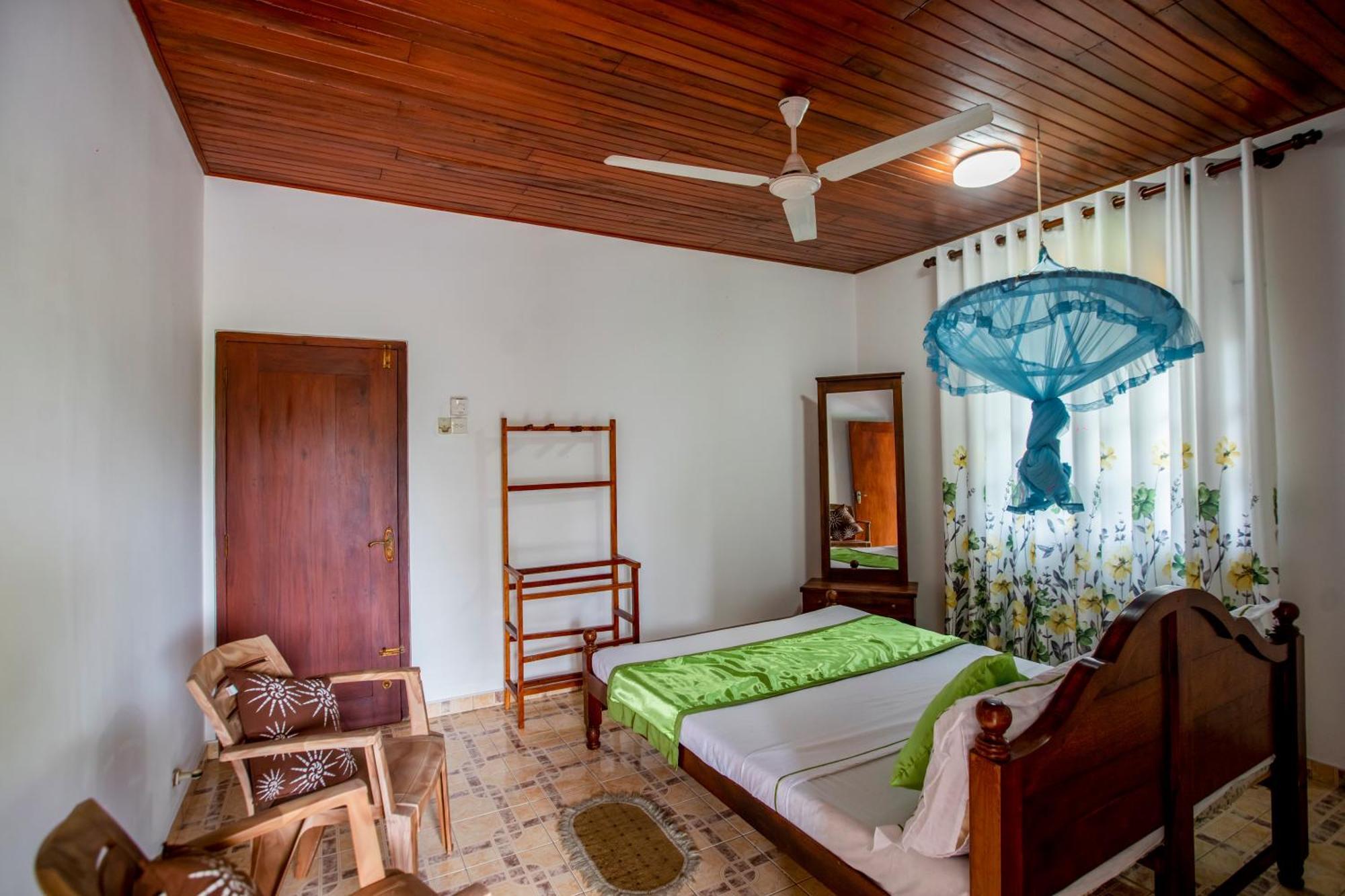 Three Shades Bed & Breakfast กอลล์ ภายนอก รูปภาพ